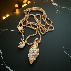 SWAROVSKI Swan Tag Clear Crystal Rhinestone Conch Shell Pendant Necklace 27”